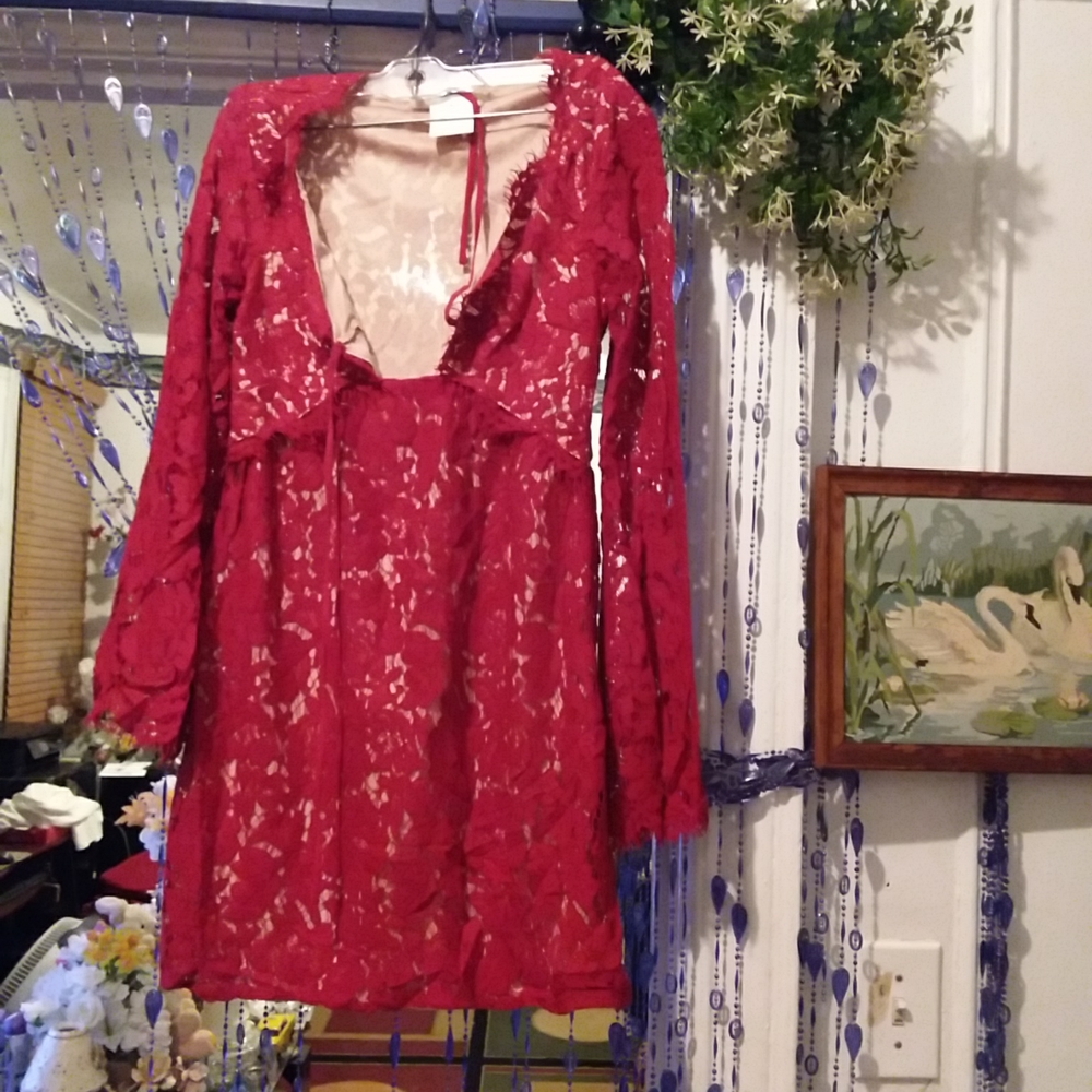 ADORABLE  RED LACE TOP SIZE  JR $35